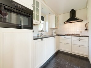 House | Private kitchen - Holiday Home Near Lutjestrand Beach (Hippolytushoef)