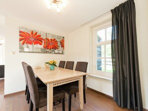 House | Dining - Holiday Home Near Lutjestrand Beach (Hippolytushoef)