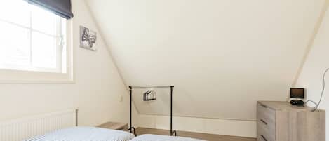 House | 3 bedrooms, individually furnished, bed sheets