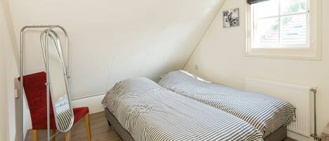 House | 3 bedrooms, individually furnished, bed sheets