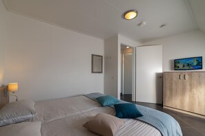 House | 6 bedrooms, individually furnished, cribs/infant beds, bed sheets - Modern Chalet With Sauna in Colijnsplaat (Colijnsplaat)