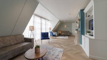 House | Living room | Fireplace, DVD player