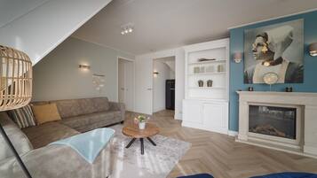 House | Living room | Fireplace, DVD player