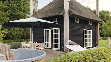 House | Outdoor dining