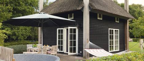 House | Outdoor dining