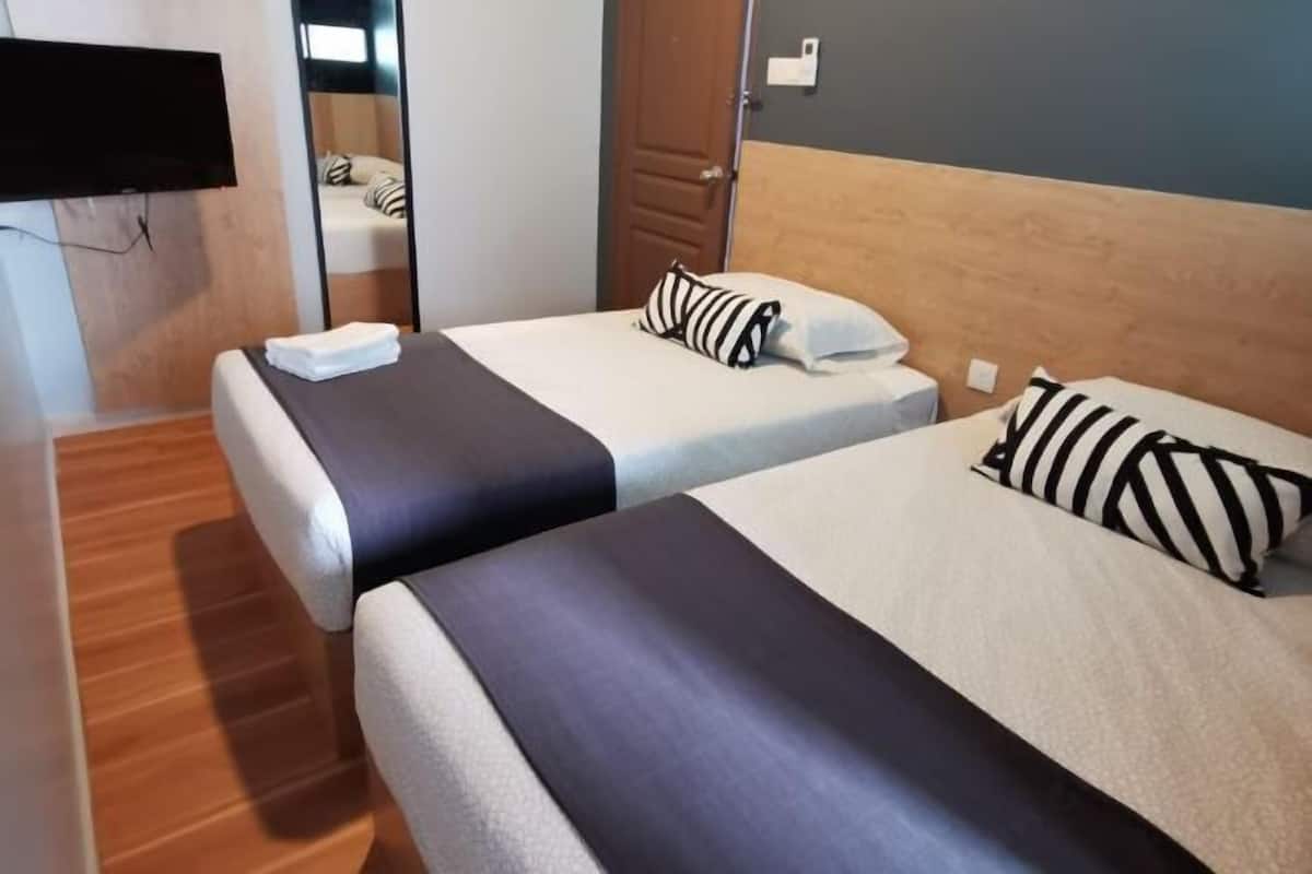 4 bedrooms, iron/ironing board, bed sheets