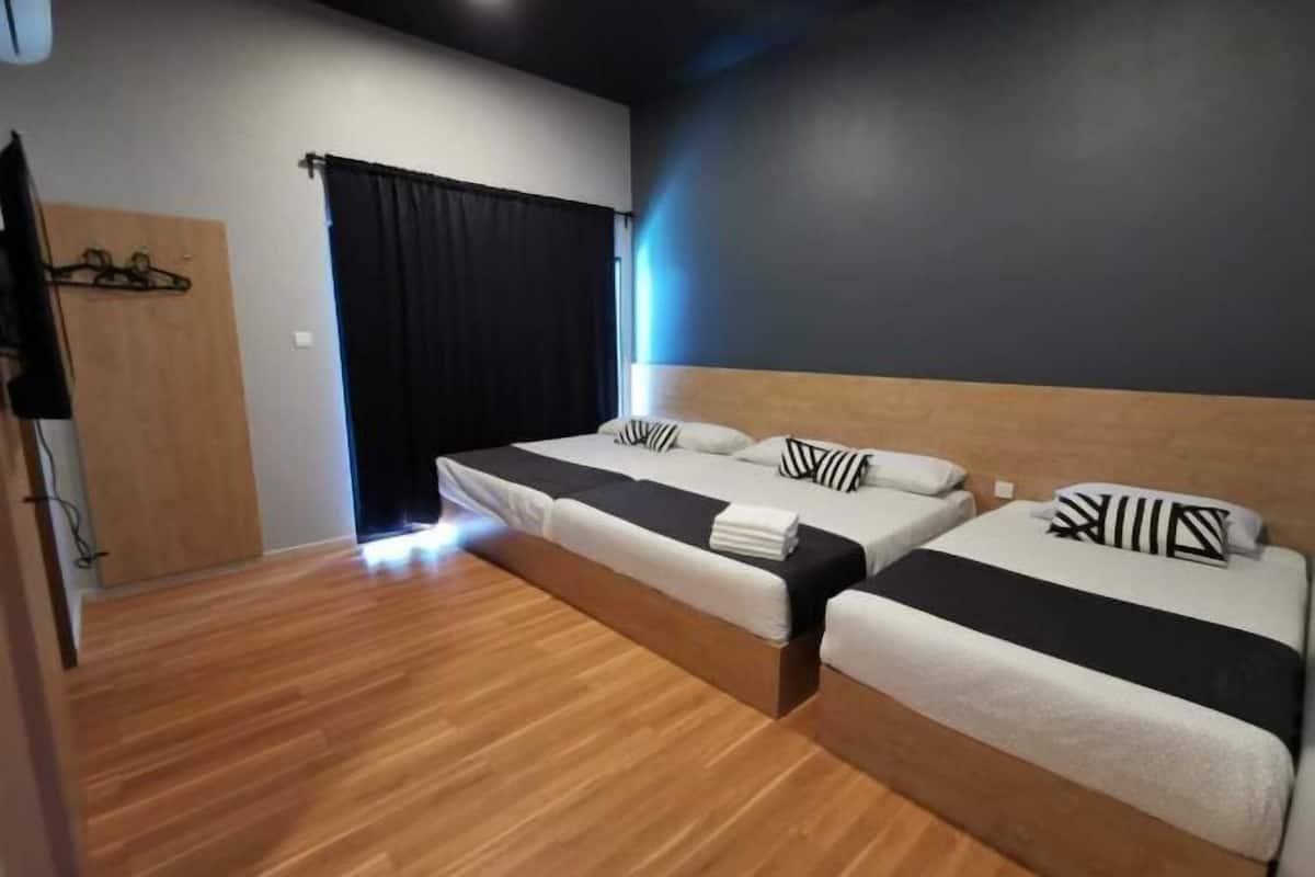 4 bedrooms, iron/ironing board, bed sheets