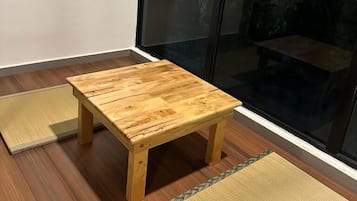 Iron/ironing board, bed sheets