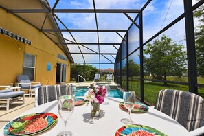 Outdoor dining - Family-Friendly Villa: Pool, Spa, Game Room & Minutes to Disney (Kissimmee)