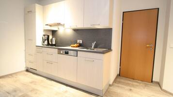 Apartment | Dapur peribadi | Ketuhar gelombang mikro, pembancuh kopi/teh