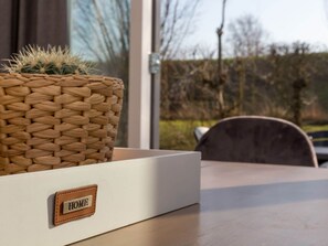 A woven basket with a cactus on a white table with a 'HOME' label. - Holiday Home Near Veerse Meer Lake Wolphaartsdijk (Wolphaartsdijk)