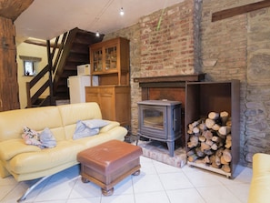 Cottage | Living room | Fireplace - Graceful Cottage in Vireux-wallerand With Terrace (Vireux-Wallerand)