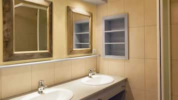 Cottage | Badkamer | Een douche