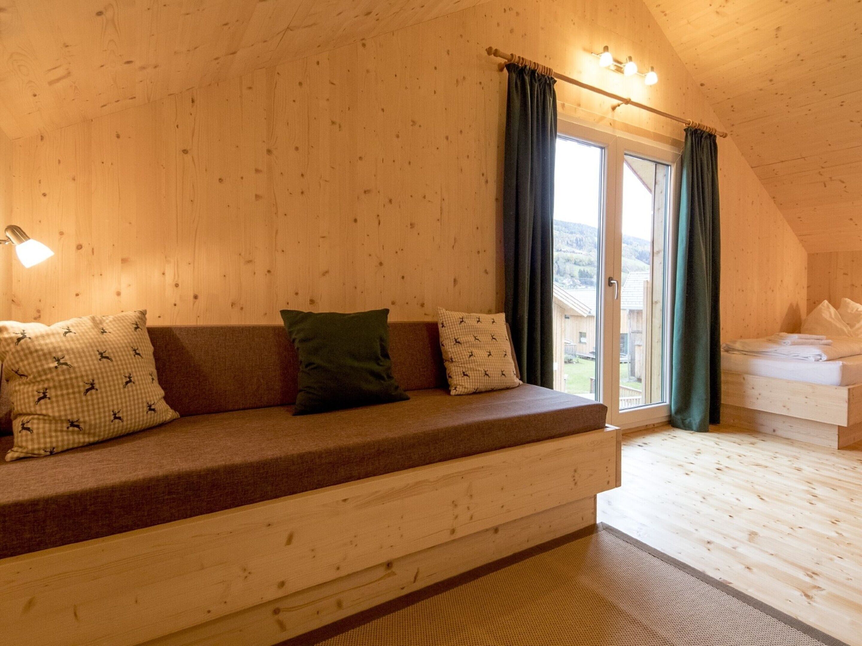 Nhà gỗ | 3 phòng ngủ, trang bị nội thất với thiết kế riêng biệt, bộ trải giường 