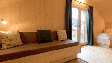 Nhà gỗ | 3 phòng ngủ, trang bị nội thất với thiết kế riêng biệt, bộ trải giường