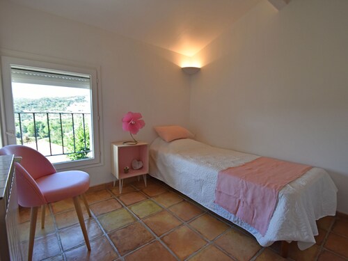Gorgeous Villa in Malaucène With a River Near
