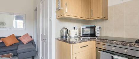 Refrigerador, microondas, horno, placa de cocina