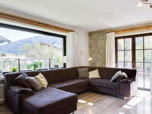 Chalet | Living area