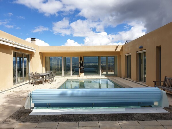 Villa | Exterior - Modern Villa in Blauvac With Swimming Pool (Blauvac)