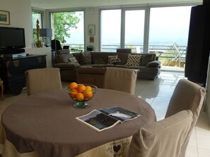 Dining - Modern Villa in Blauvac With Swimming Pool (Blauvac)