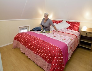 Individually furnished, bed sheets