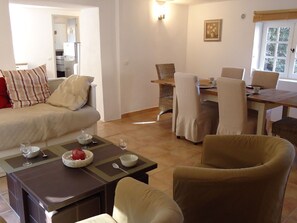House | Living room | DVD player - Beautiful House With Dishwasher Near the Popular St. Maxime (Plan-de-la-Tour)
