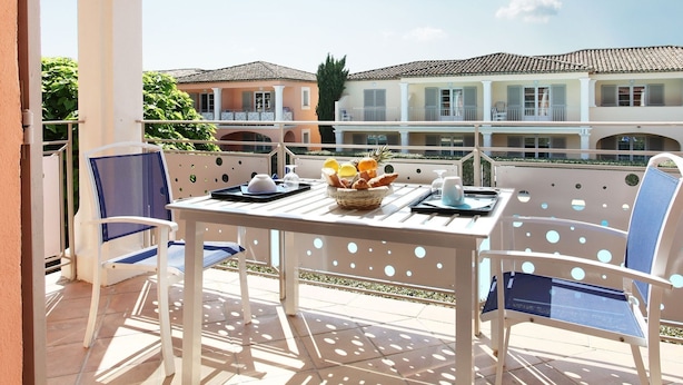 Apartment | Balcony - Apartment in Grimaud With Pools (Grimaud)