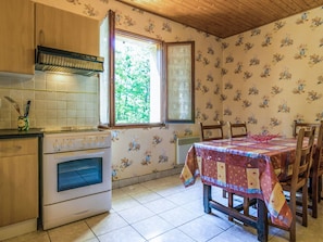 Private kitchen | Highchair