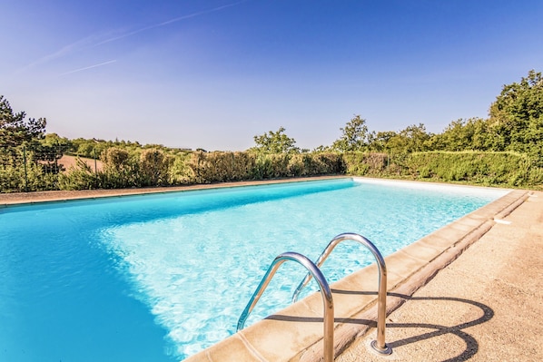 House | Pool | Outdoor pool - Quiet Holiday Home With Shared Pool (Salignac-Eyvignes)