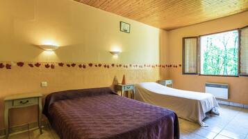 Rumah | 2 kamar tidur dan dilengkapi dengan perabotan berbeda-beda