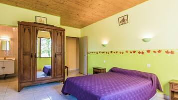 House | 2 bedrooms, individually furnished, iron/ironing board, bed sheets