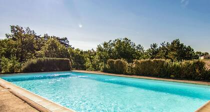 Quiet Holiday Home With Shared Pool