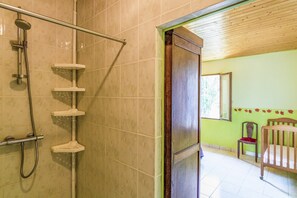Bathroom - Quiet Holiday Home With Shared Pool (Salignac-Eyvignes)