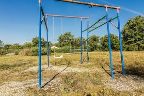 House | Children's area - Quiet Holiday Home With Shared Pool (Salignac-Eyvignes)