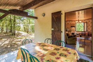 House | Exterior - Quiet Holiday Home With Shared Pool (Salignac-Eyvignes)