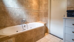 Villa | Badezimmer | Dusche