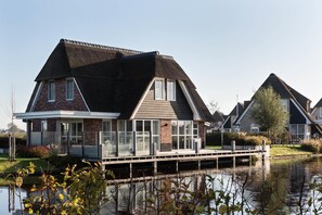 Villa | Exterior - Friesland Villa With Fireplace (Delfstrahuizen)