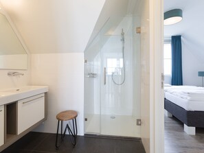 Villa | Bathroom | Shower - Friesland Villa With Fireplace (Delfstrahuizen)