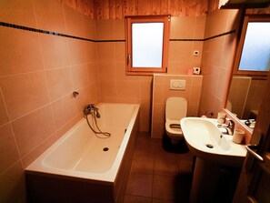 Bathroom - The Luxurious La Gentiane Chalet and Four Minutes From the Village of Saint Jean Daulps (Saint-Jean-d'Aulps)