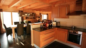 Private kitchen - The Luxurious La Gentiane Chalet and Four Minutes From the Village of Saint Jean Daulps (Saint-Jean-d'Aulps)