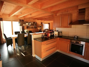 Private kitchen - The Luxurious La Gentiane Chalet and Four Minutes From the Village of Saint Jean Daulps (Saint-Jean-d'Aulps)