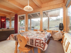 4 bedrooms, individually furnished, bed sheets