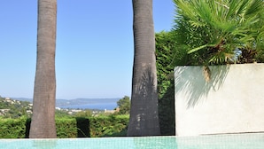 Pool - Splendid Villa in Cavalaire sur mer With Heated Pool (Cavalaire-sur-Mer)