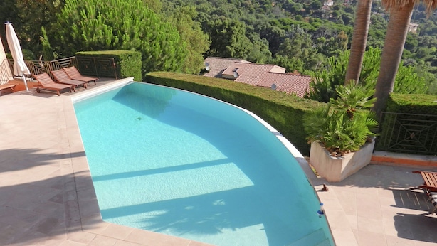 Pool - Splendid Villa in Cavalaire sur mer With Heated Pool (Cavalaire-sur-Mer)
