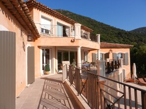 Exterior - Splendid Villa in Cavalaire sur mer With Heated Pool (Cavalaire-sur-Mer)