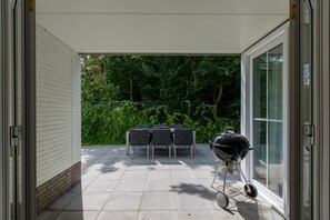 Apartment | Outdoor dining - Spacious Apartment in Koudekerke With Terrace (Koudekerke)