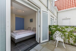 Apartment | 3 bedrooms, bed sheets - Spacious Apartment in Koudekerke With Terrace (Koudekerke)