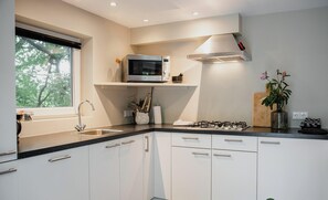 House | Private kitchen | Microwave - Cottage in Leenderstrijp Near Nature Reserve (Leende)