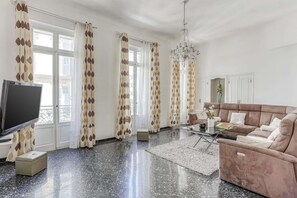 Living room - Apartment in Nice Near Beaches (Nice)