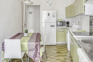 Apartment | Private kitchen - Apartment in Nice Near Beaches (Nice)